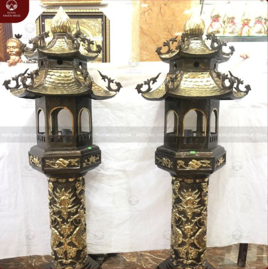Đèn thờ đồng vàng catut mái chùa cao 1m55x đế 43cm.png
